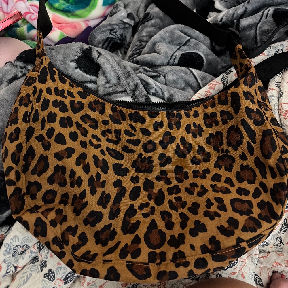 Baggy medium crescent Leopard